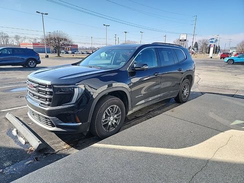Used 2025 GMC Acadia Elevation image 1