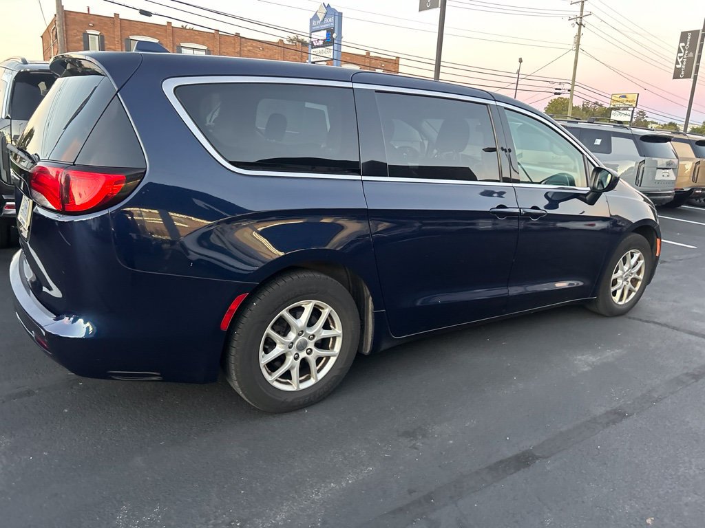 Used 2018 Chrysler Pacifica LX FWD image 6