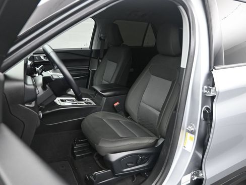 Certified 2023 Ford Explorer XLT RWD image 17