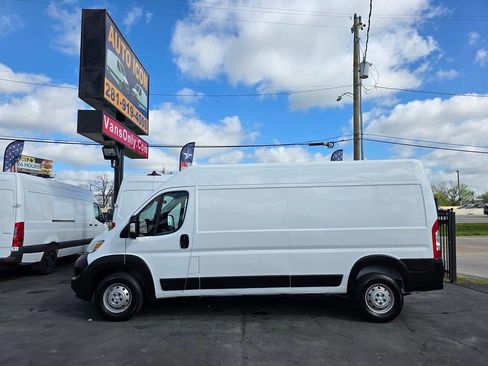 Used 2023 RAM ProMaster 2500 image 4
