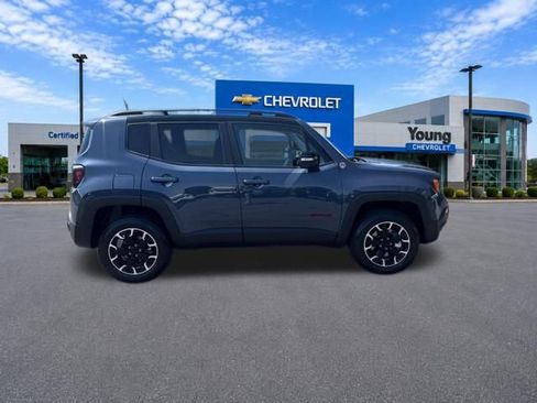 Used 2023 Jeep Renegade Trailhawk AWD/4WD image 8