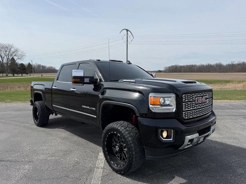 Used 2018 GMC Sierra 3500 Denali w/ Duramax Plus Package image 3