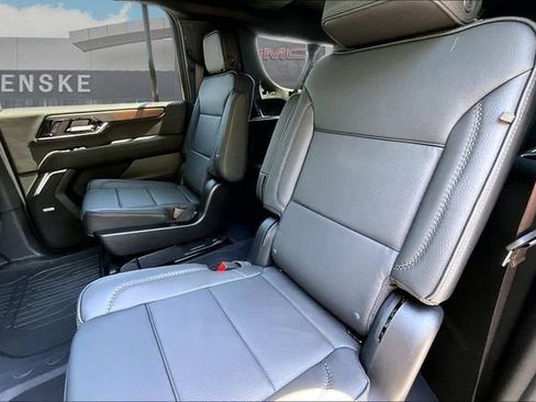 New 2026 GMC Yukon XL Denali w/ Sun & Power Step Package AWD/4WD image 11