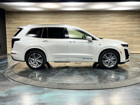 Used 2025 Cadillac XT6 Premium Luxury FWD image 16
