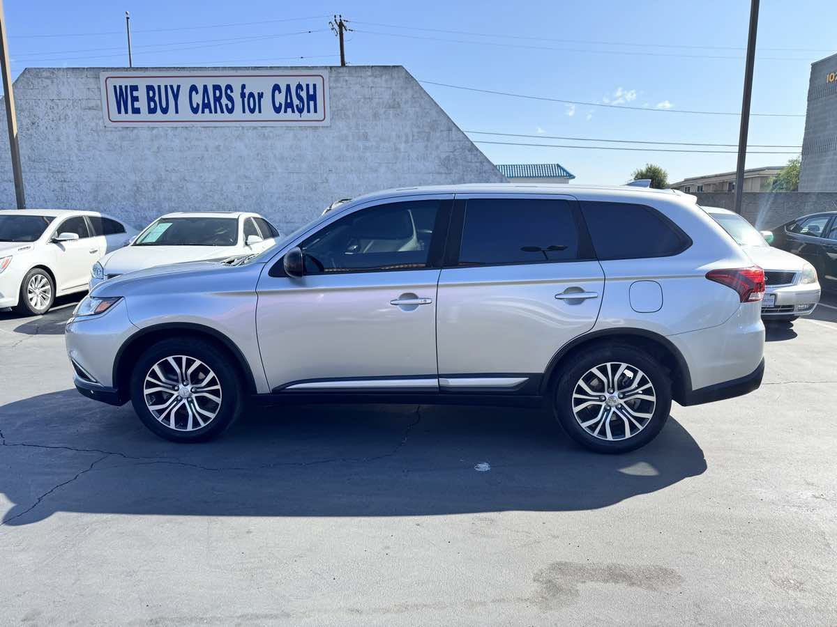 Used 2018 Mitsubishi Outlander ES FWD image 14