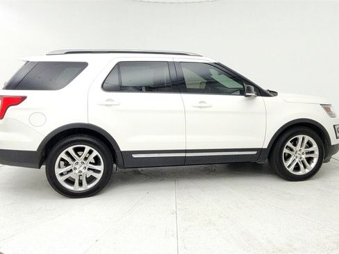 Used 2017 Ford Explorer XLT w/ Equipment Group 202A image 7
