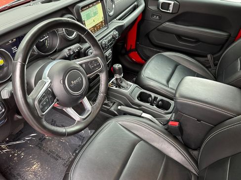 Used 2023 Jeep Wrangler Unlimited Sahara w/ Cold Weather Group image 10