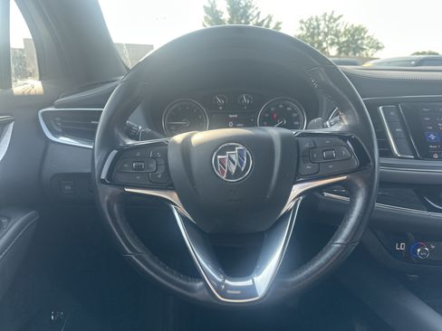 Used 2024 Buick Enclave Essence AWD/4WD image 18