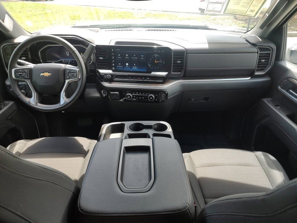 Used 2025 Chevrolet Silverado 2500 LT w/ Convenience Package AWD/4WD image 10