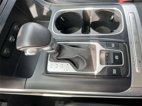 Certified 2024 Kia Carnival LX image 19