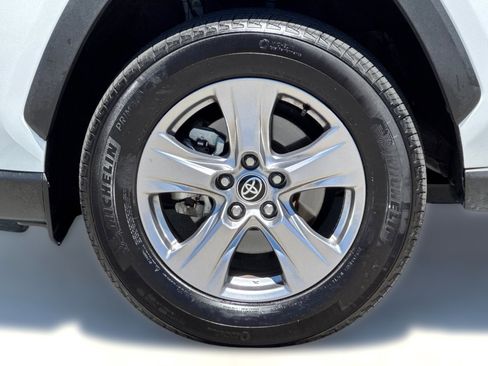 Used 2025 Toyota RAV4 XLE AWD/4WD image 11