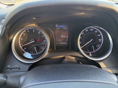 Used 2019 Toyota Camry SE image 9