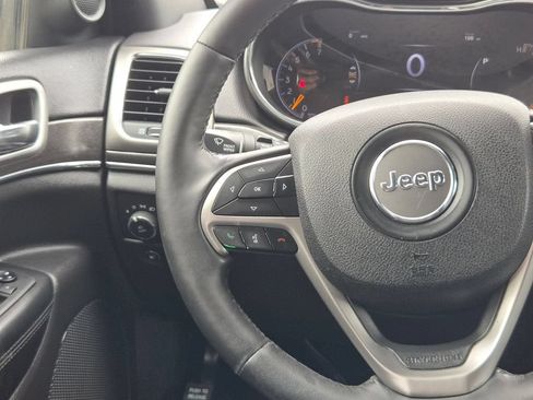 Used 2018 Jeep Grand Cherokee Limited AWD/4WD image 18