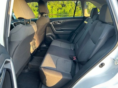 Used 2021 Toyota RAV4 XLE FWD image 14