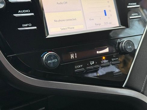 Used 2018 Toyota Camry SE image 28