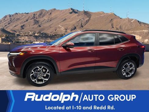 Used 2025 Chevrolet Trax LT FWD image 2