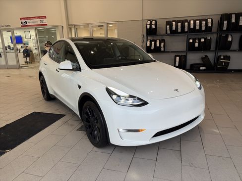 Used 2023 Tesla Model Y Long Range image 3