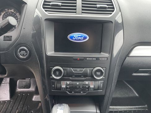 Used 2018 Ford Explorer XLT image 13