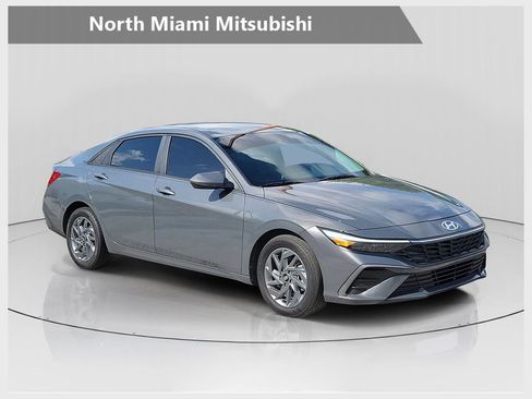 Used 2024 Hyundai Elantra SEL FWD image 1