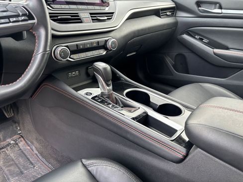 Used 2025 Nissan Altima 2.5 SR FWD image 41