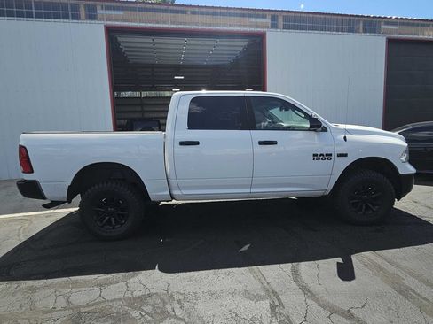Used 2015 RAM 1500 Classic SLT w/ Luxury Group AWD/4WD image 9