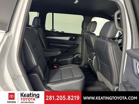 Used 2025 Buick Enclave Preferred image 18