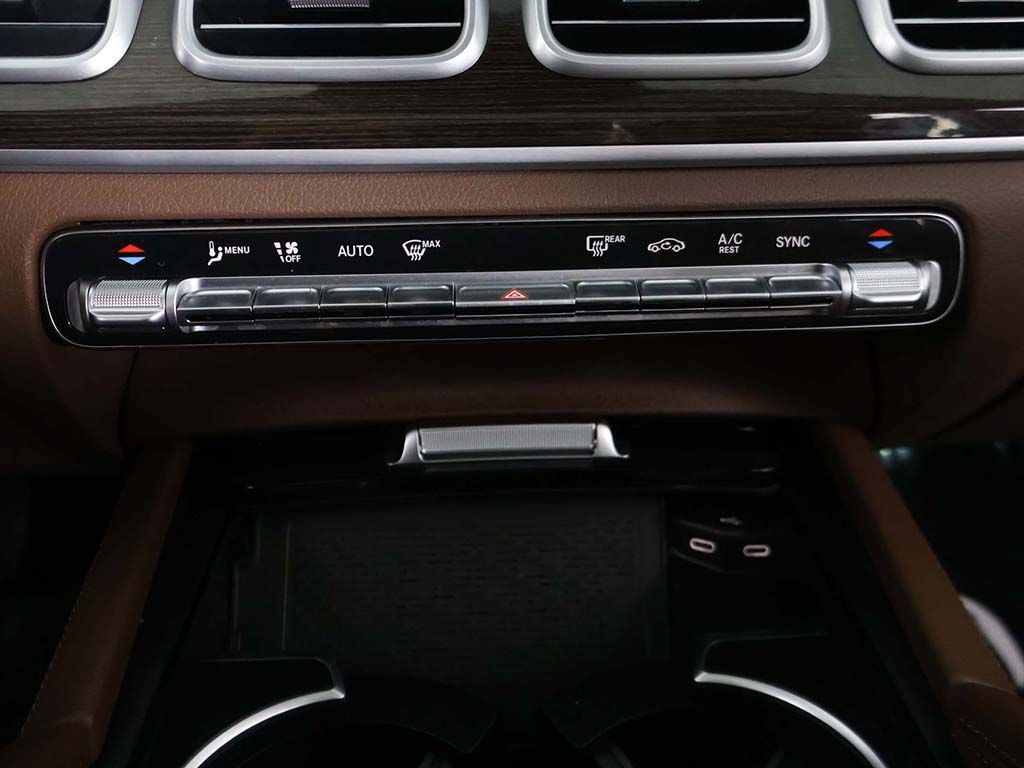 Used 2024 Mercedes-Benz GLE 450 4MATIC w/ AMG Line Exterior image 55