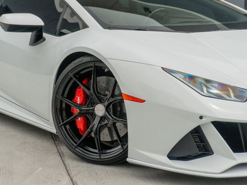 Used 2020 Lamborghini Huracan EVO image 28