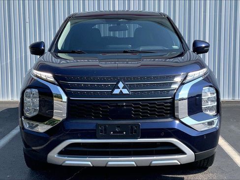 Used 2024 Mitsubishi Outlander SE AWD/4WD image 3