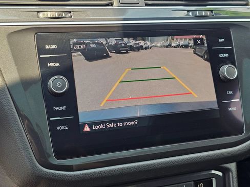 Used 2021 Volkswagen Tiguan SE w/ Panoramic Sunroof Package AWD/4WD image 28