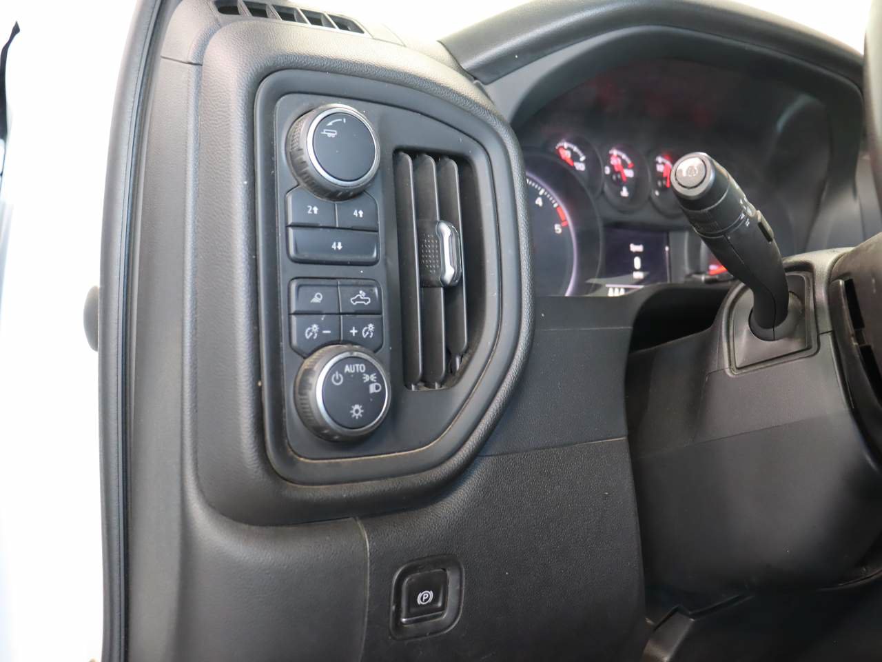 Used 2024 Chevrolet Silverado 2500 Custom w/ Custom Value Package AWD/4WD image 12
