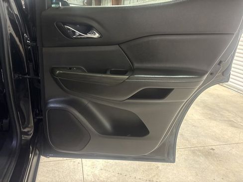 Used 2019 GMC Acadia SLT w/ LPO, Cargo Package image 11