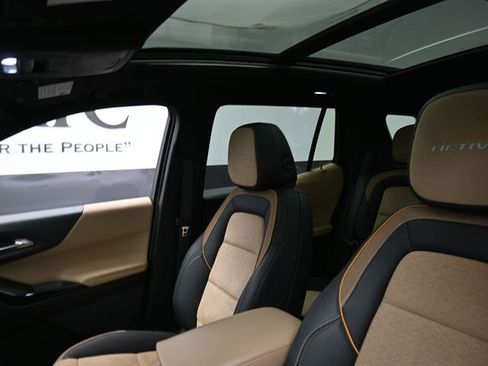 Used 2025 Chevrolet Equinox ACTIV w/ Safety and Technology Package image 17