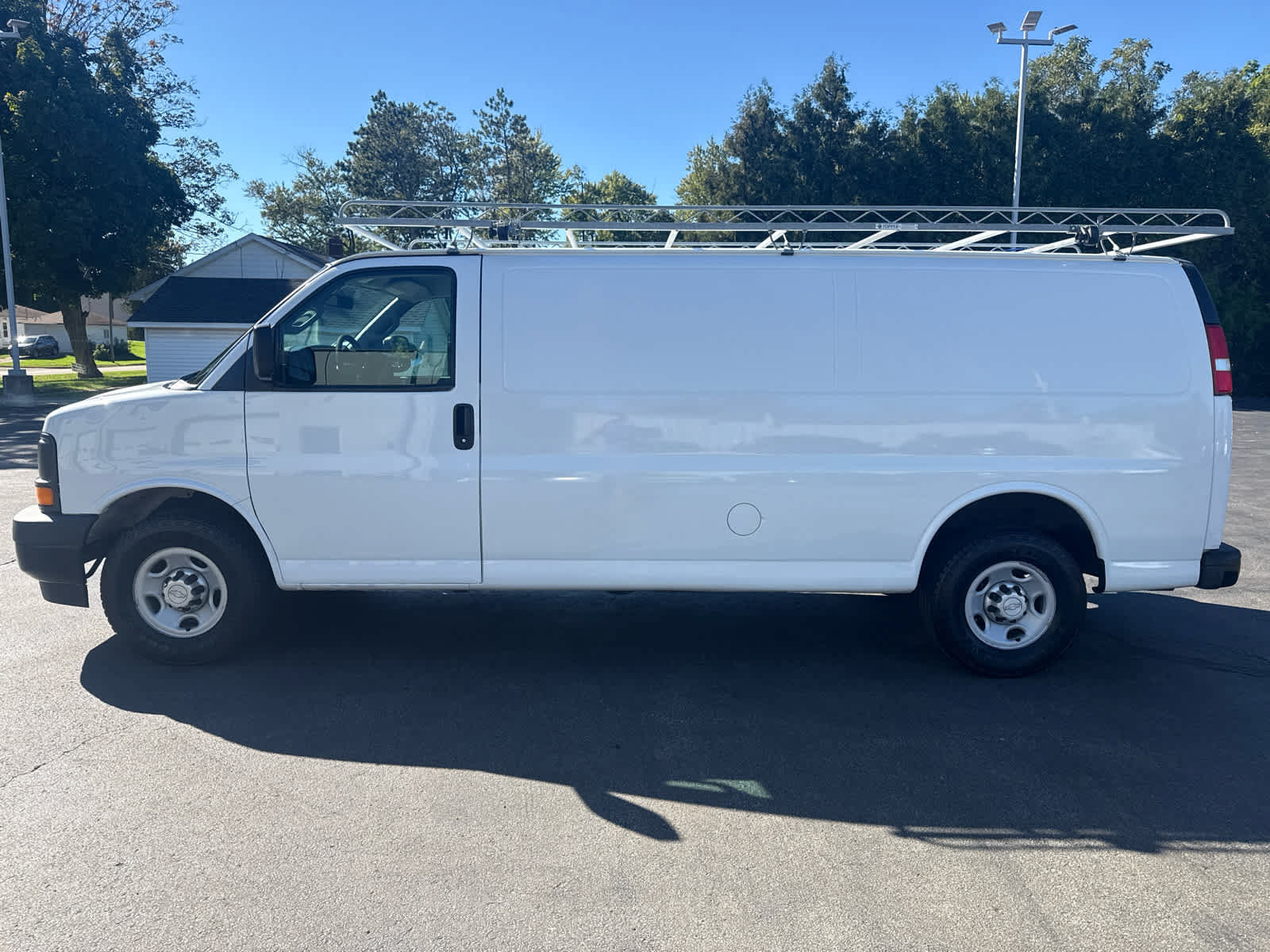 Used 2017 Chevrolet Express 3500 Extended RWD image 6
