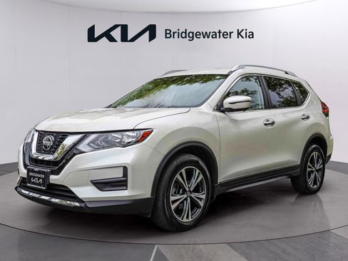 Used 2019 Nissan Rogue SV w/ Premium Package AWD/4WD image 3