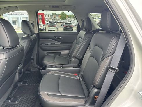 Used 2024 Nissan Pathfinder SL w/ SL Premium Package AWD/4WD image 21