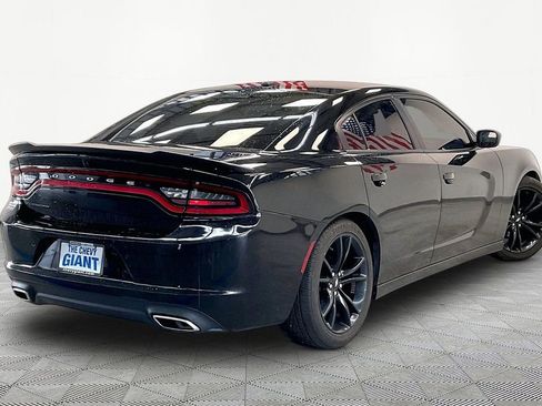 Used 2018 Dodge Charger SXT w/ Blacktop Package RWD image 7