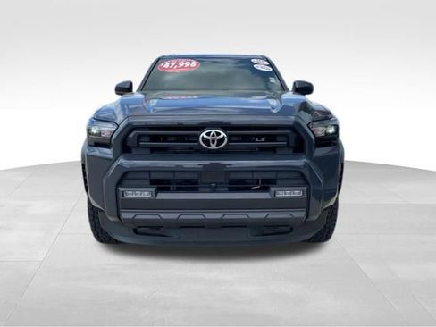 Used 2025 Toyota 4Runner SR5 AWD/4WD image 19