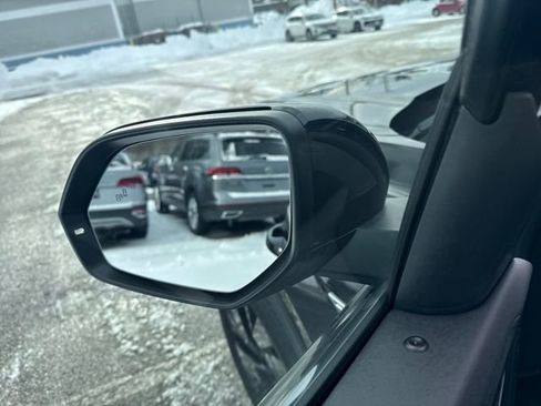 Certified 2025 Volkswagen Atlas Cross Sport SE w/ Panoramic Sunroof Package image 15