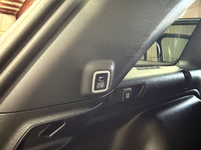 Used 2025 Jeep Grand Cherokee Altitude AWD/4WD image 28