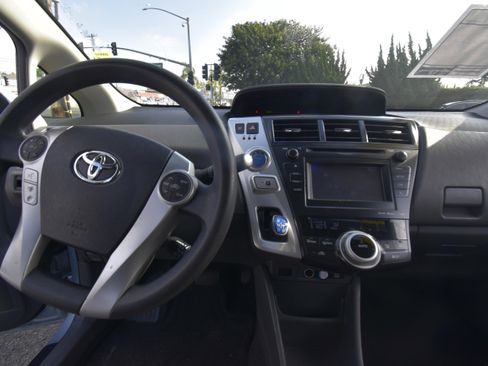 Used 2012 Toyota Prius V Three image 7