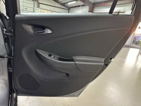 Used 2018 Chevrolet Volt LT w/ Comfort Package image 14