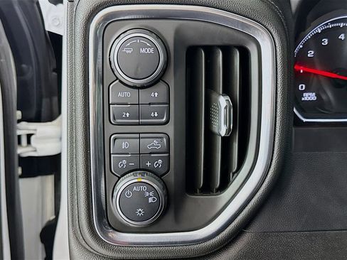 Used 2022 Chevrolet Silverado 1500 LT Trail Boss w/ Convenience Package II AWD/4WD image 11