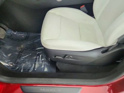 Used 2026 Tesla Model Y AWD image 33