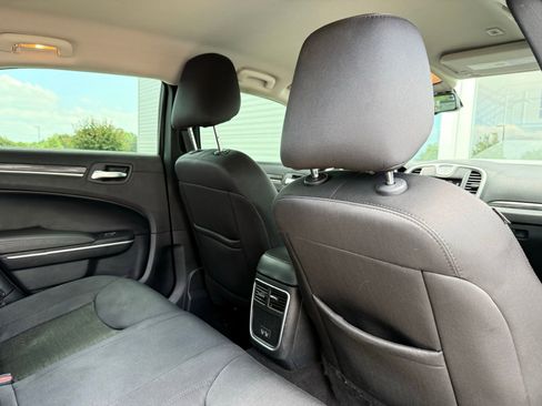 Used 2020 Chrysler 300 Touring w/ Driver Convenience Group RWD image 23