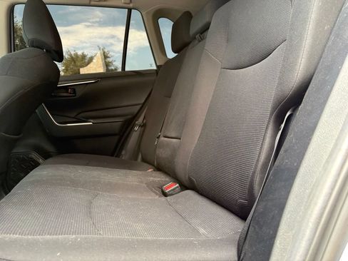 Used 2020 Toyota RAV4 LE w/ Carpet Mat Package FWD image 12