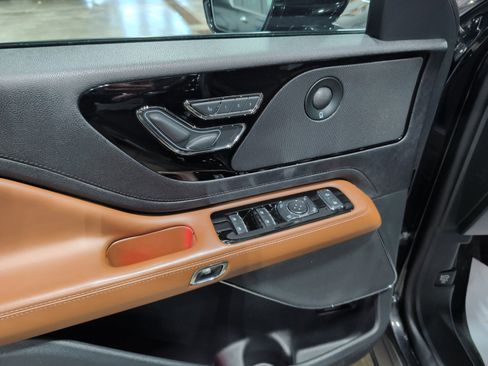 Used 2022 Lincoln Aviator Reserve w/ Elements Package Plus image 8