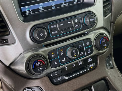 Used 2020 Chevrolet Suburban LT image 24