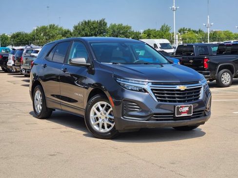 Used 2022 Chevrolet Equinox LS w/ LS Convenience Package FWD image 2