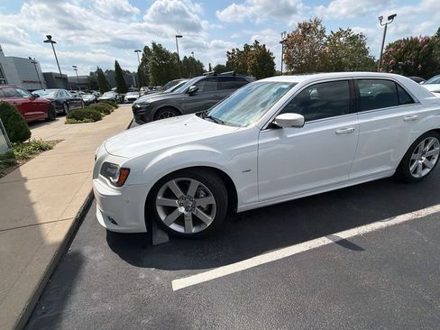 Used 2012 Chrysler 300 SRT8 w/ 19-Premium Speaker Group RWD image 9